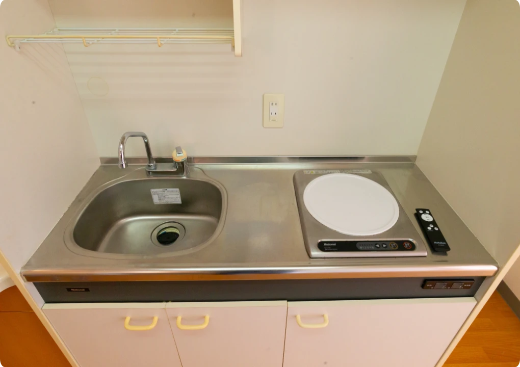キッチンは電気コンロなので、料理など安心してご利用いただけます。